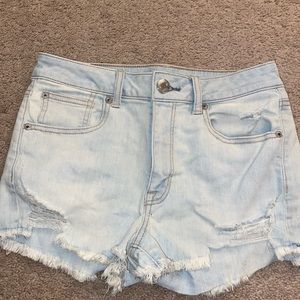 NWOT American Eagle light wash high rise distressed jean shorts size 8
